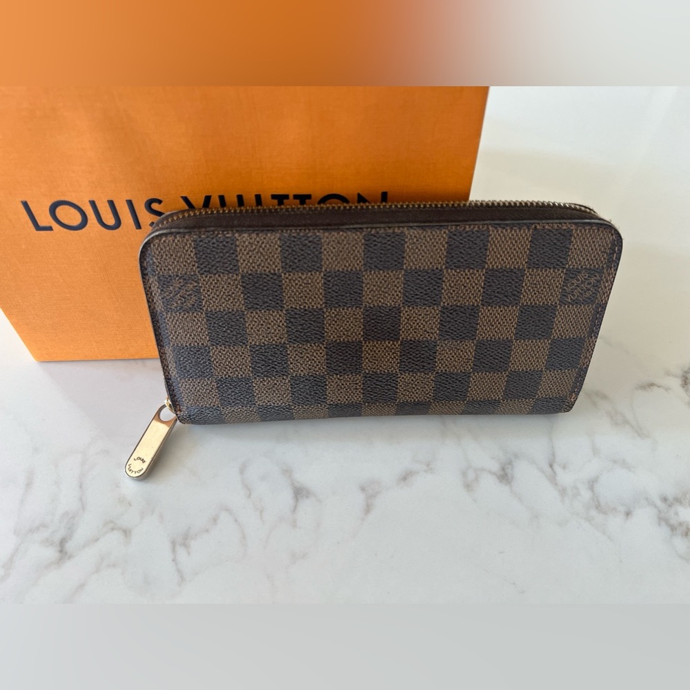 Louis Vuitton Zippy Wallet